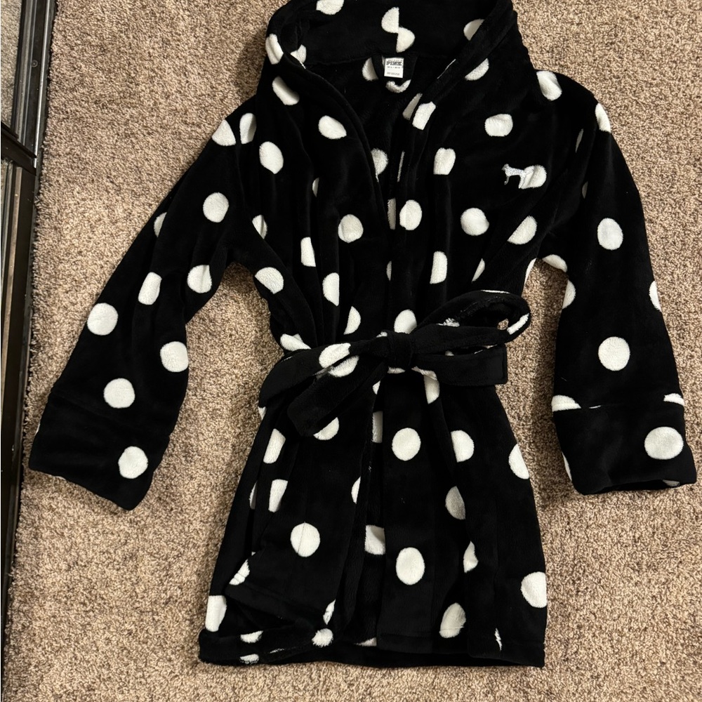 Women’s PINK robe size medium